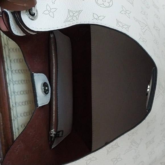 LOUIS VUITTON MONOGRAM CARMEL MAHINA HOBO SHOULDER BAG - Picture 11 of 13